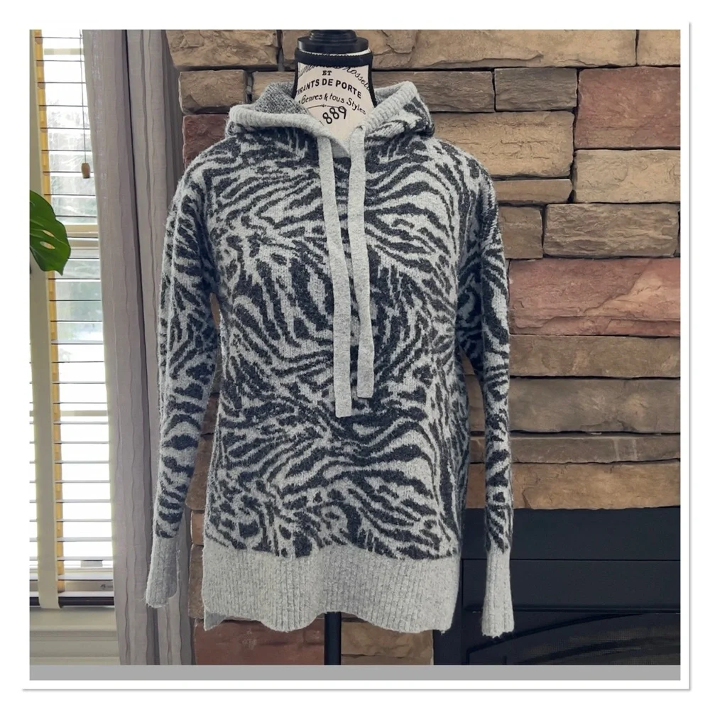 LOU & GREY Zebra Print Women's Hoodie Sweater - Picture 10 of 12